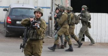 الاحتلال يعتقل أربعة مواطنين بينهم سيدتان في الأغوار الشمالية الاحتلال يعتقل أربعة مواطنين بينهم سيدتان في الأغوار الشمالية