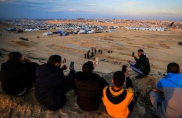 تقرير: إغراق غزة بعشرات الآلاف من هواتف آيفون 17 برو ماكس يثير الشكوك تقرير: إغراق غزة بعشرات الآلاف من هواتف آيفون 17 برو ماكس يثير الشكوك