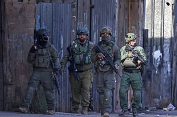 الاحتلال يعتقل خمسة مواطنين من محافظة الخليل بينهم فتاة بعد الاعتداء عليها بالضرب