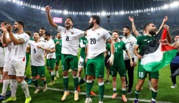 نجوم الفدائي يصنعون التاريخ: منتخب فلسطين يؤكد احقيته بالتواجد بين الثمانية الكبار بكأس العرب نجوم الفدائي يصنعون التاريخ: منتخب فلسطين يؤكد احقيته بالتواجد بين الثمانية الكبار بكأس العرب