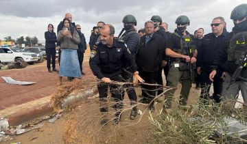 بن غفير يتباهى بـ27 جولة استفزازية في النقب بن غفير يتباهى بـ27 جولة استفزازية في النقب