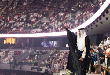 أول تعليق من أمير قطر بعد هزيمة منتخب بلاده أمام فلسطين في كأس العرب