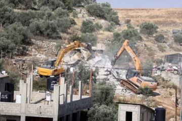 الخليل: الاحتلال يهدم ثلاثة منازل مأهولة في تجمع قرى غرب يطا