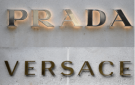 Prada تستحوذ على Versace فى صفقة تاريخية تغير خريطة الأزياء