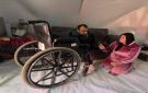 تقرير الشاب جربوع وزوجته.. كرسي متحرك واحد وظروف معيشية بالغة السوء