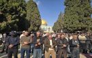 60 ألفا يؤدون صلاة الجمعة في المسجد الأقصى