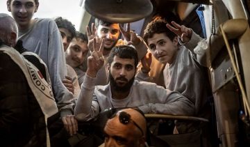 سلطات الاحتلال تصدر أوامر إعتقال إداري بحق 29 فلسطينيا سلطات الاحتلال تصدر أوامر إعتقال إداري بحق 29 فلسطينيا