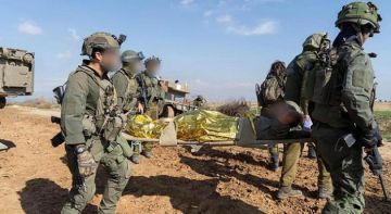 الاحتلال يعاقب أطباء في قوات الاحتياط طالبوا بوقف الحرب على غزة الاحتلال يعاقب أطباء في قوات الاحتياط طالبوا بوقف الحرب على غزة