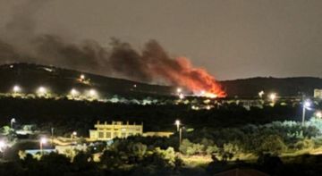 مستوطنون يحرقون صالة أفراح ويخطون شعارات عنصرية غربي سلفيت