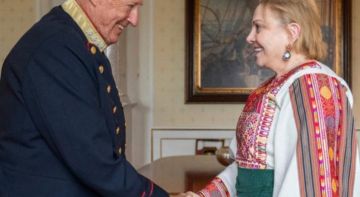 ملك النرويج يتسلم أوراق اعتماد سفير فلسطين كدولة مستقلة