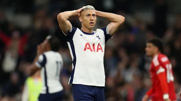 نوتينغهام فورست يفاجئ توتنهام ويقترب من الصدارة