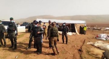 إصابات خلال اعتداء المستعمرين على المواطنين في مسافر يطا إصابات خلال اعتداء المستعمرين على المواطنين في مسافر يطا