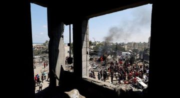 4 شهداء إثر قصف الاحتلال لمواطنين وسط وشمال القطاع 4 شهداء إثر قصف الاحتلال لمواطنين وسط وشمال القطاع