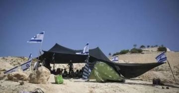 مستوطنين يقيمون بؤرة جديدة قرب الخان الأحمر شرق القدس مستوطنين يقيمون بؤرة جديدة قرب الخان الأحمر شرق القدس