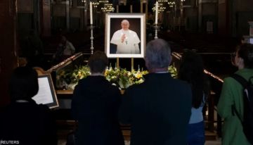 الآلاف يلقون نظرة الوداع على البابا فرنسيس بكاتدرائية القديس بطرس