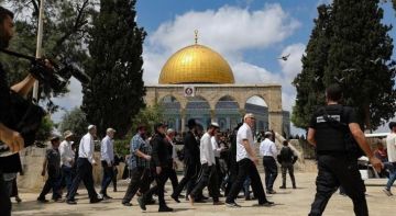 مئات المستعمرين يقتحمون المسجد الأقصى في ثالث أيام الفصح اليهودي