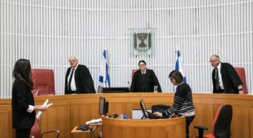 محكمة الاحتلال تصدر حكما بالمؤبد والغرامة المالية على أسيرين من الخليل