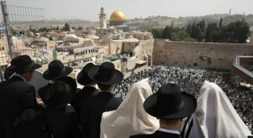 بالفيديو آلاف المستوطنين يقتحمون باحات المسجد الأقصى في ثالث أيام عيد الفصح