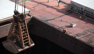 سعر الحديد يواصل خسائره وسط حذر بشأن آفاق الطلب