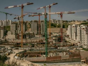 الاحتلال يصادق سرا على إقامة مشاريع استيطانية جديدة في الضفة الغربية