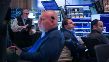 مؤشرات وول ستريت تتراجع مع تصاعد المخاوف التجارية بعد تهديدات ترامب