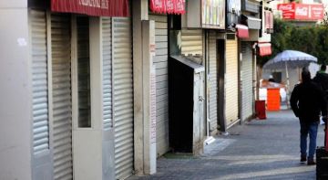 إضراب شامل يعم بلدة دورا بالخليل حدادا على روح الشهيد عبد الفتاح حربيات