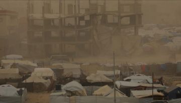 يعيشون بالخيام ويعانون العطش.. رياح خماسينية تفاقم معاناة نازحي غزة