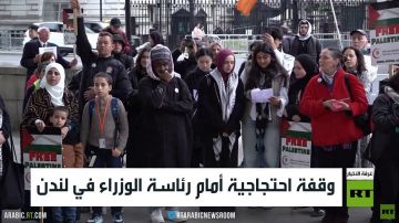 وقفة احتجاجية أمام رئاسة الوزراء في لندن وقفة احتجاجية أمام رئاسة الوزراء في لندن