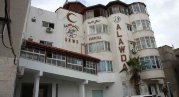 إدارة مستشفى العودة تحاول إخماد النيران في مرافقها نتيجة استهداف الاحتلال إدارة مستشفى العودة تحاول إخماد النيران في مرافقها نتيجة استهداف الاحتلال