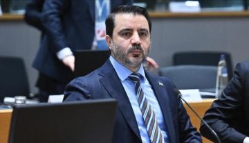 الشيباني يكذب تصريحات سفير أمريكي سابق بدمشق عن الشرع الشيباني يكذب تصريحات سفير أمريكي سابق بدمشق عن الشرع