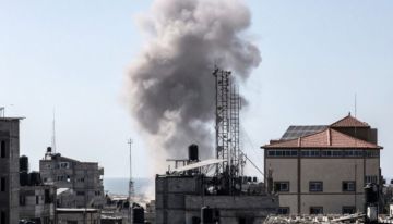 قوات الاحتلال تحرق مستودع الأدوية بمستشفى العودة شمال غزة