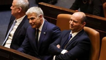 استطلاع: حزب بينيت يتصدر ويهوي بغانتس ولبيد