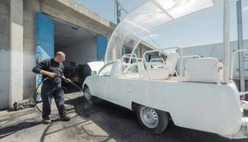 وصية البابا الأخيرة: تحويل سيارته إلى عيادة متنقلة لأطفال غزة