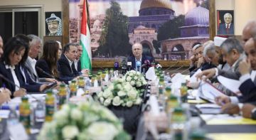 رئيس الوزراء: الحكومة تواصل جهودها في إزالة المعاناة عن أبناء شعبنا رئيس الوزراء: الحكومة تواصل جهودها في إزالة المعاناة عن أبناء شعبنا