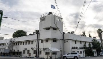 تتقدمهم نائبة معارضة.. إسرائيليون يقتحمون مقر الأونروا بالقدس الشرقية تتقدمهم نائبة معارضة.. إسرائيليون يقتحمون مقر الأونروا بالقدس الشرقية