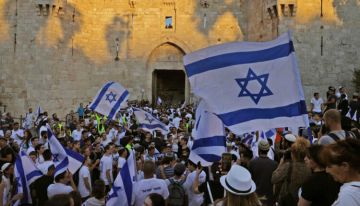 مسيرة المستوطنين بالقدس: استفزازات منظمة وشعارات عنصرية في باب العامود مسيرة المستوطنين بالقدس: استفزازات منظمة وشعارات عنصرية في باب العامود