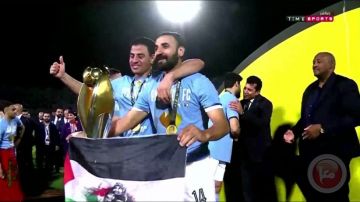 بعلم فلسطين...لاعبو بيراميدز المصري يحتفلون بتحقيق لقب دوري أبطال أفريقيا