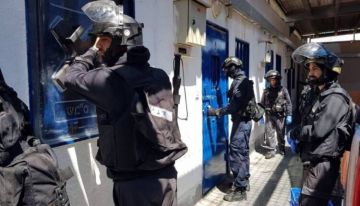 أسرى سجن عوفر يعانون ظروفا اعتقالية قاسية ومهينة