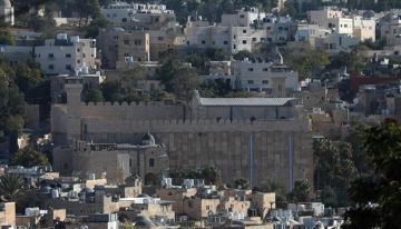 الاحتلال يضع إنذارات بالحرم الإبراهيمي.. وأوقاف الخليل تحذر الاحتلال يضع إنذارات بالحرم الإبراهيمي.. وأوقاف الخليل تحذر