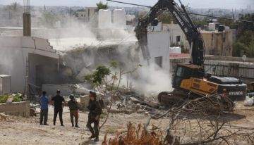 الاحتلال يعلن نيته هدم 4 منازل لمنفذي عمليات بالضفة المحتلة الاحتلال يعلن نيته هدم 4 منازل لمنفذي عمليات بالضفة المحتلة