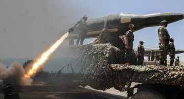 صواريخ اليمن تهز عمق الاحتلال.. بن غوريون تحت النار ومنظومة الردع تتهاوى صواريخ اليمن تهز عمق الاحتلال.. بن غوريون تحت النار ومنظومة الردع تتهاوى