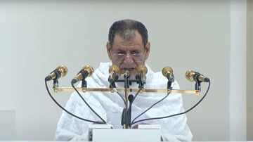 السعودية.. فيديو تأثر خطيب عرفة خلال الدعاء للفلسطينيين يثير تفاعلا السعودية.. فيديو تأثر خطيب عرفة خلال الدعاء للفلسطينيين يثير تفاعلا