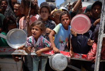 تحذيرات أممية جديدة من كارثة إنسانية في غزة.. المساعدات شحيحة ومعاناة السكان تتصاعد تحذيرات أممية جديدة من كارثة إنسانية في غزة.. المساعدات شحيحة ومعاناة السكان تتصاعد