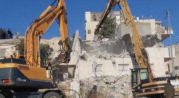 الاحتلال يخطر بهدم 104 منزلا وبناية في مخيم طولكرم