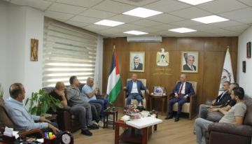 سلطة الأراضي تسلم دائرة شؤون اللاجئين تخصيصا لإنشاء حديقة عامة سلطة الأراضي تسلم دائرة شؤون اللاجئين تخصيصا لإنشاء حديقة عامة