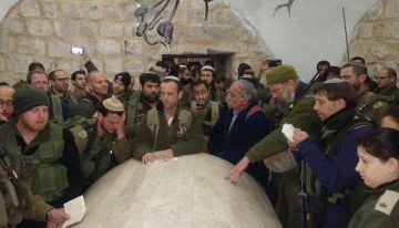 إسرائيل تعمل على إعداد خطة رسمية حول احتلال قبر يوسف بشكل دائم