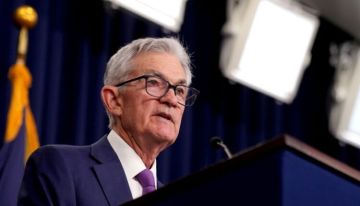 الدولار يتراجع قبيل قرار الفيدرالي وسط تباين توقعات العملة