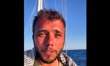 عضو أسطول الحرية تياغو أفيلا: نقوم بهمة على أبواب غزة لتصحيح التاريخ