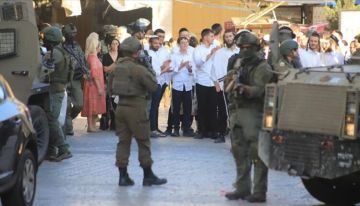 الضفة.. مستوطنون يجبرون 6 عائلات فلسطينية على ترك مساكنهم