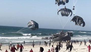 أونروا: إنزال المساعدات جوا لا ينهي المجاعة وقد يقتل المدنيين في غزة